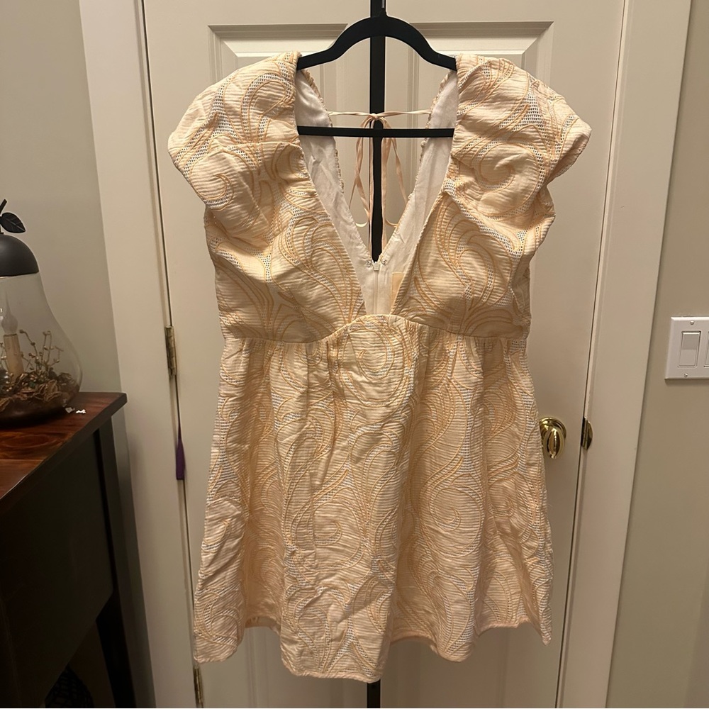 Anthropologie Deep-V Puff-Sleeve Dress in Peach NEW - Picture 5 of 13